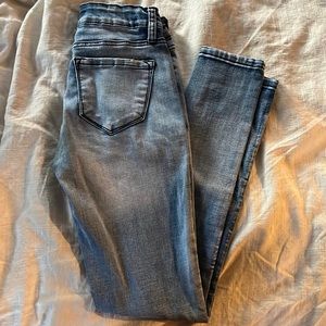 KanCan mid rise light wash skinny jeans no distressing size 1/24